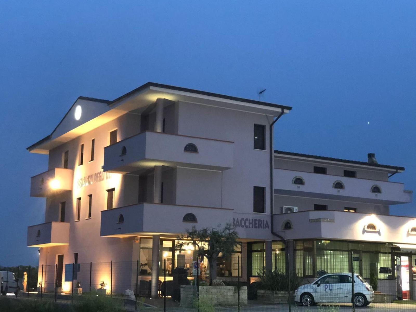 Pensione Degli Ulivi Porto SantʼElpidio Eksteriør billede