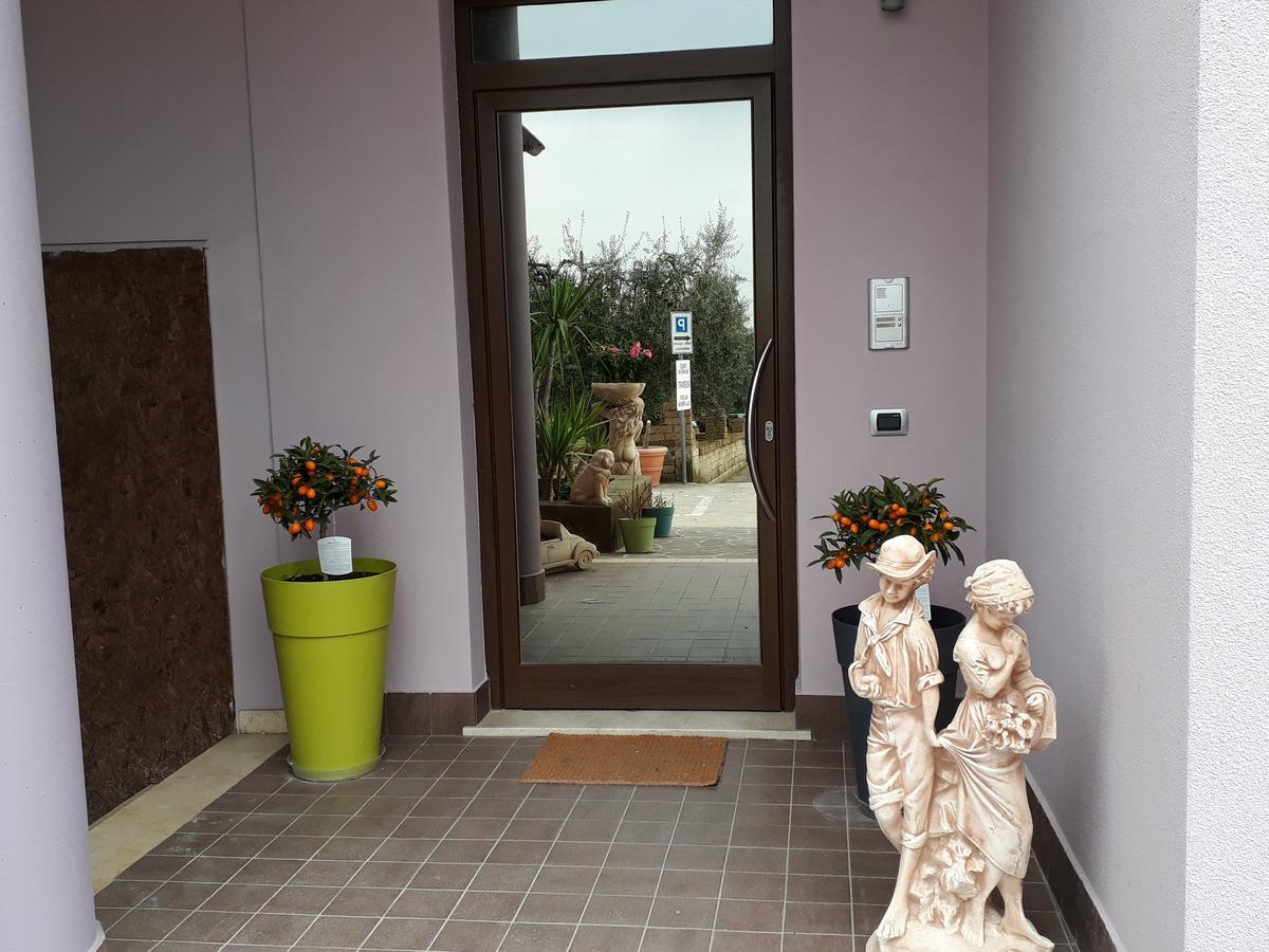 Pensione Degli Ulivi Porto SantʼElpidio Eksteriør billede
